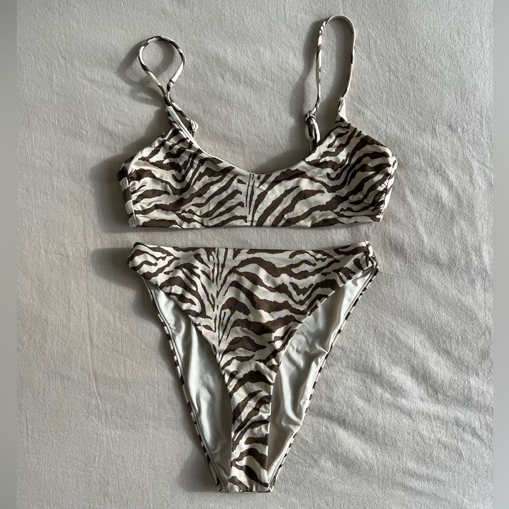 Good American Bikini in neutral tiger stripe (size M)